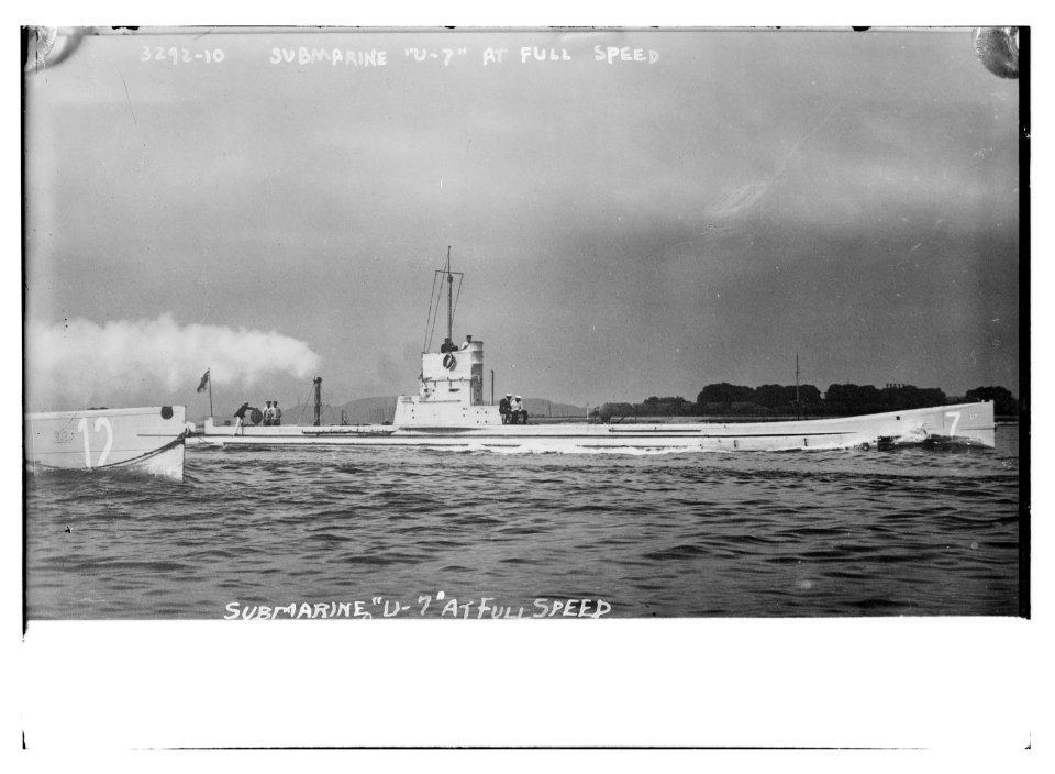 Submarine U-7 at full speed LCCN2014698034