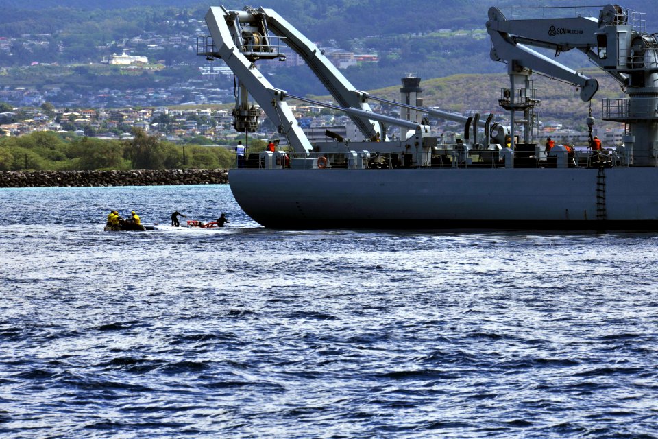 Submarine Rescue Exercise at RIMPAC 160713-N-ON468-336