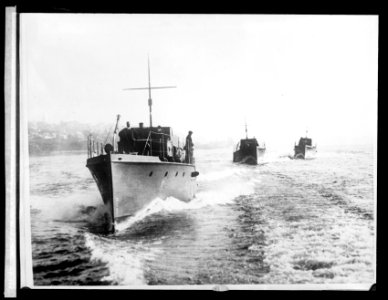 Submarine chasers LCCN2016826227