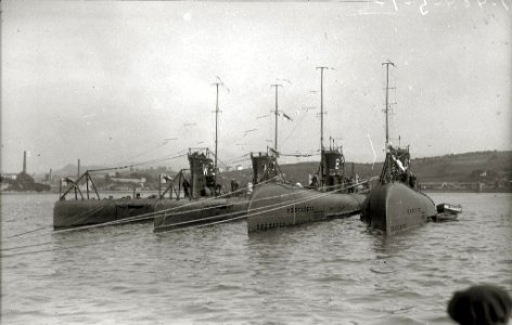 Submarinos fondeados en la bahía de Pasaia (1 de 4) - Fondo Car-Kutxa Fototeka