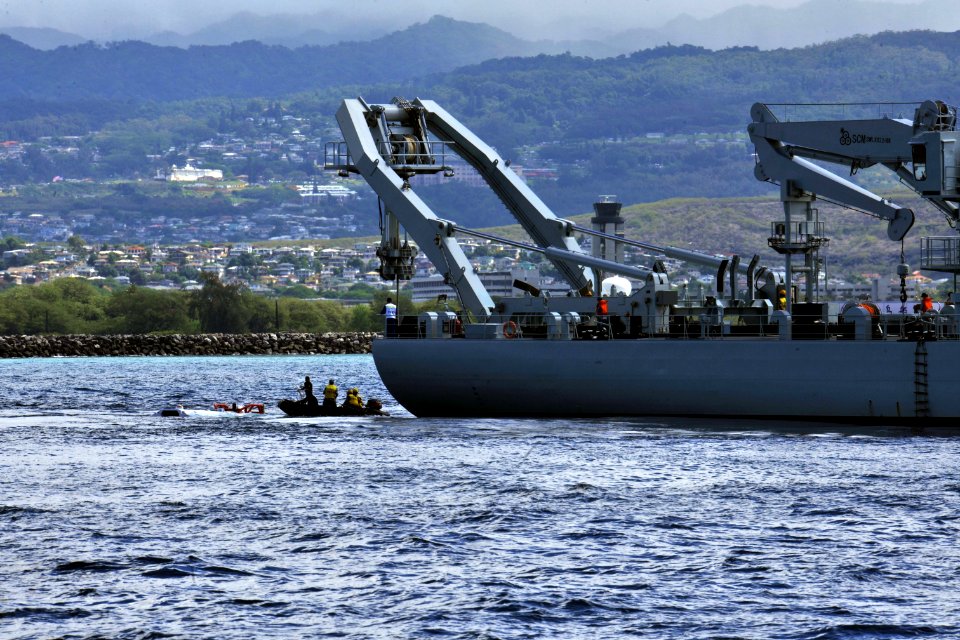Submarine Rescue Exercise at RIMPAC 160713-N-ON468-189