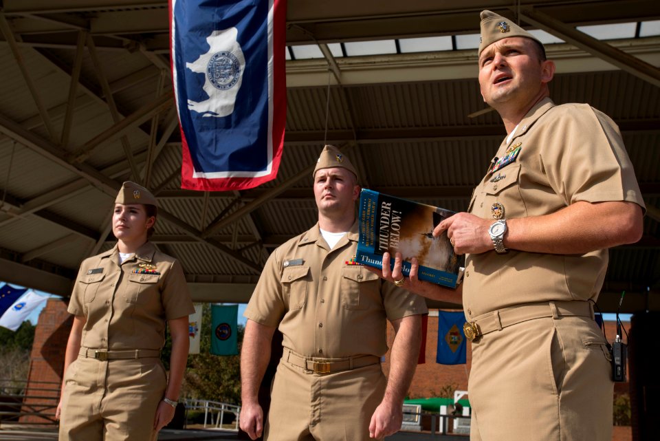 Submariners continue tradition. (8250067940)