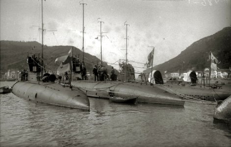 Submarinos fondeados en la bahía de Pasaia (2 de 4) - Fondo Car-Kutxa Fototeka