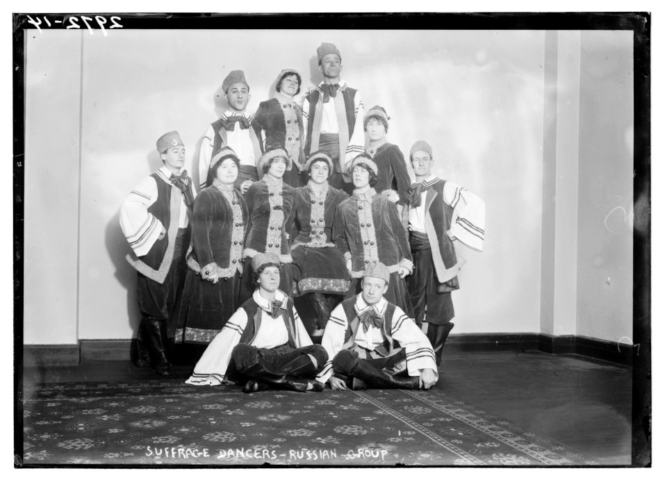 Suffrage dancers - Russian group LCCN2014695283