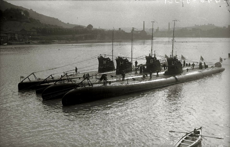 Submarinos fondeados en la bahía de Pasaia (4 de 4) - Fondo Car-Kutxa Fototeka