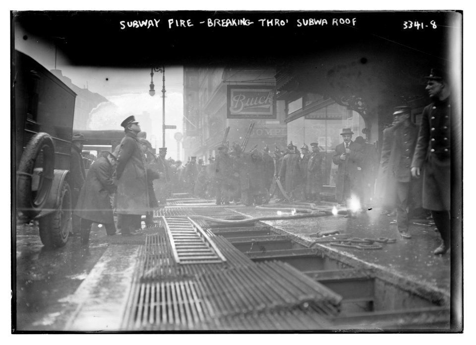 Subway fire - breaking thro' subwa(y) roof LCCN2014698148