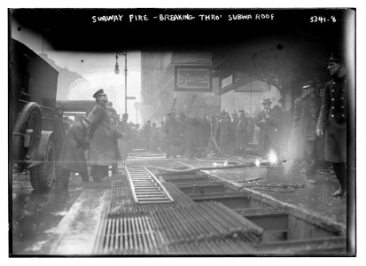 Subway fire - breaking thro' subwa(y) roof LCCN2014698148
