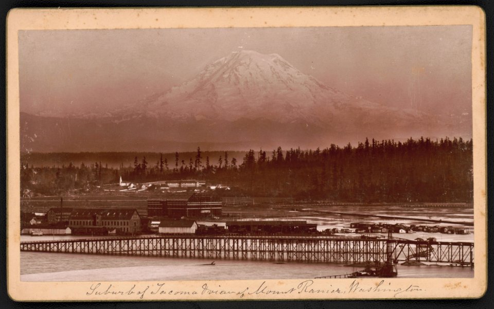 Suburb of Tacoma & view of Mount Ranier (i.e., Rainier), Washington LCCN2015651524