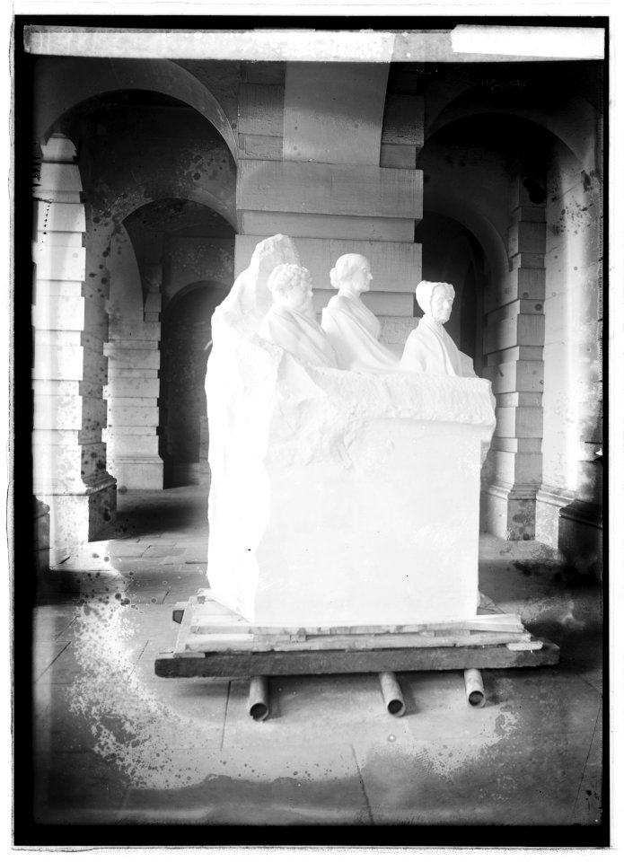 Suffrage Memorial, (2-8-21) LCCN2016844945