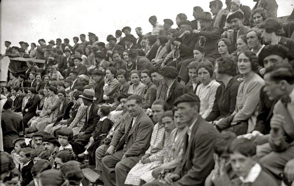 Suelta de vaquillas en una plaza de toros portátil de Hernani (3 de 10) - Fondo Car-Kutxa Fototeka