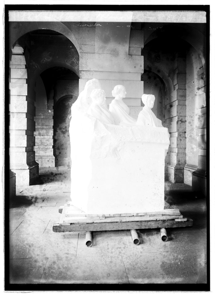 Suffrage Memorial, 2-8-21 LCCN2016844946