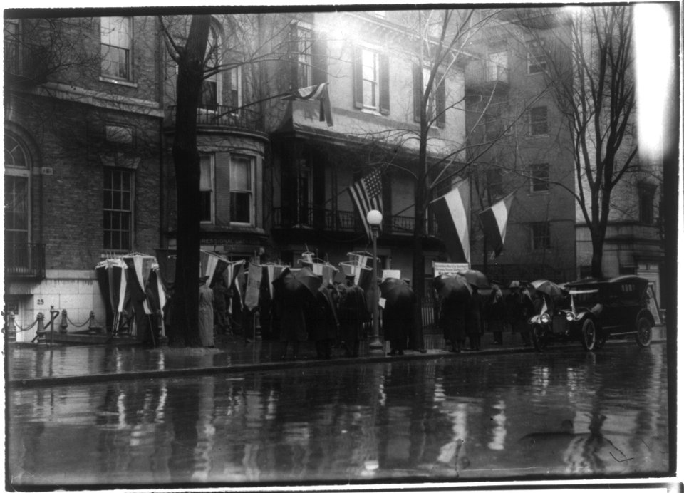 Suffragette Demonstration, Washington, D.C. LCCN2001706312