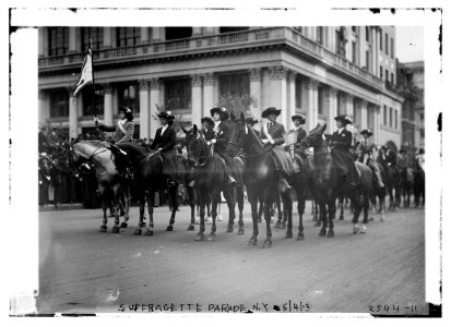 Suffragette parade - N.Y. LCCN2014691995