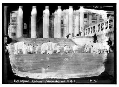 Suffrage pageant - Washington, 1913 LCCN2014691439 photo