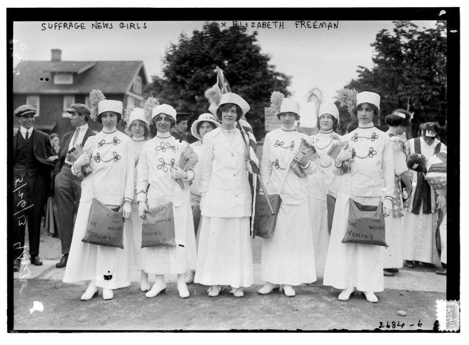 Suffrage news girls - Liz Freeman LCCN2014692944