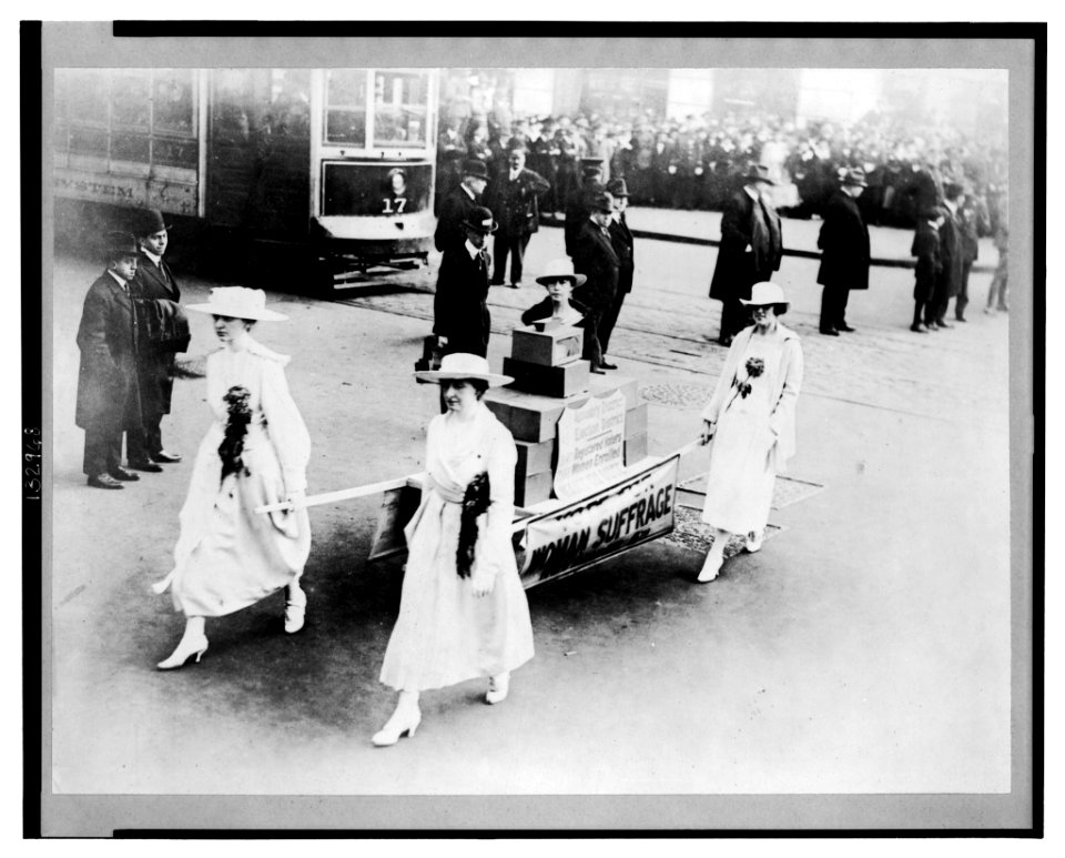 Suffrage parade, NYC, Oct. 23, 1915 LCCN2003675329