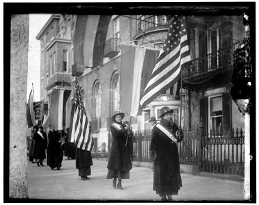 Suffragette Pickets LOC hec.13815