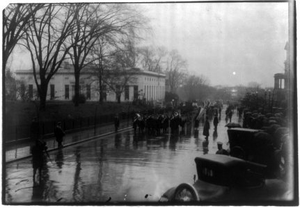 Suffragette demonstration, Washington, D.C. LCCN2001706311