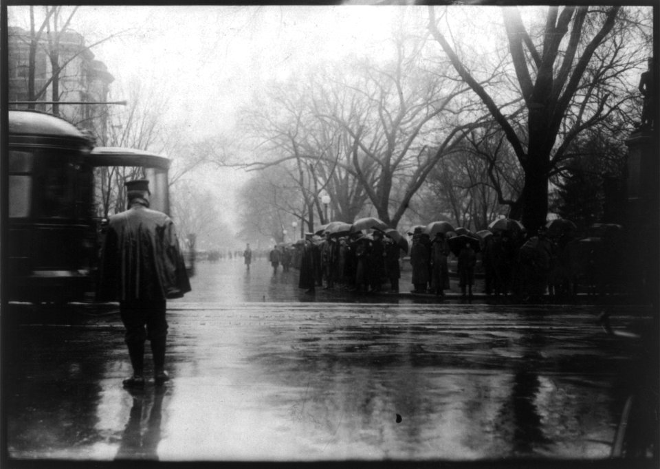 Suffragette demonstration, Washington, D.C. LCCN2001706310