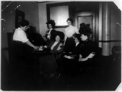 Suffragette headquarters, 32 Union Square, NYC. Mrs. Harriot Blatch seated with Miss Weiss and others LCCN2001704309
