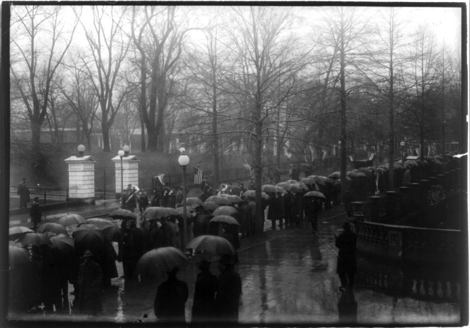 Suffragette Demonstration, Washington, D.C. LCCN2001706313