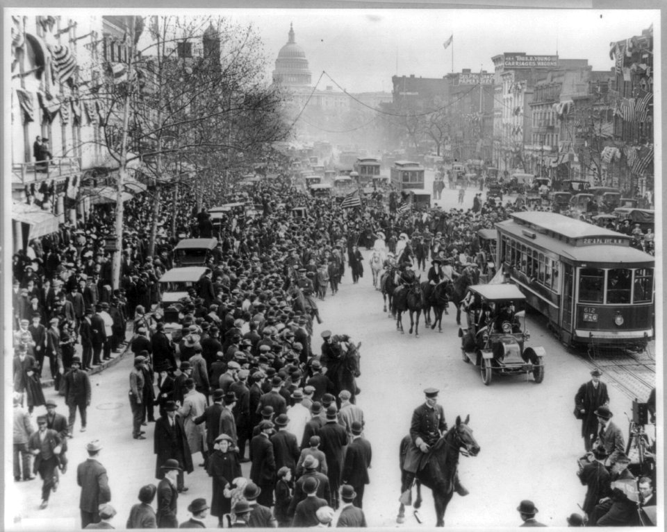 Suffragettes arriving from New York after hike to Washington LCCN2007678808