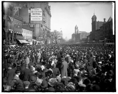 SUFFRAGETTE PARADE LCCN2016861548 photo