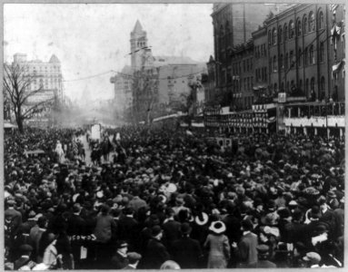 Suffragette parade, Washington, D.C., on March 3, 1913 LCCN2005693330 photo