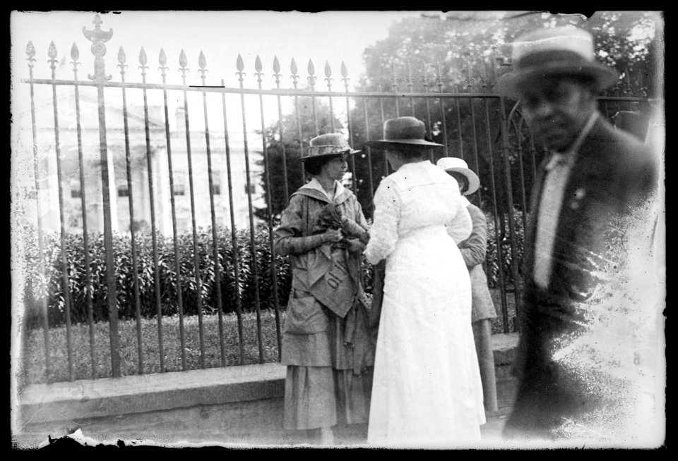 Suffragettes at White House, (Washington, D.C.), 1917 LCCN2016851264