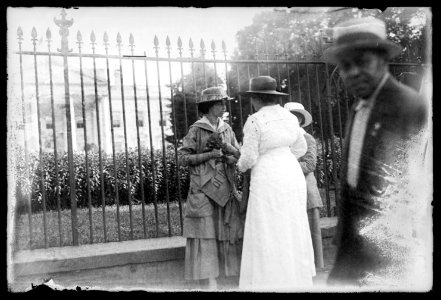 Suffragettes at White House, (Washington, D.C.), 1917 LCCN2016851264