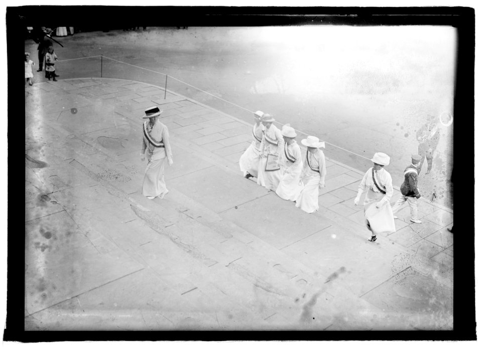 Suffragettes, (Washington, D.C.), 1915 LCCN2016851268