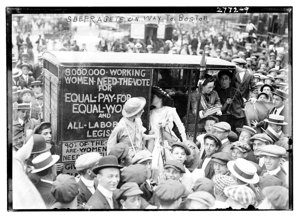 Suffragettes on way to Boston LCCN2014693683