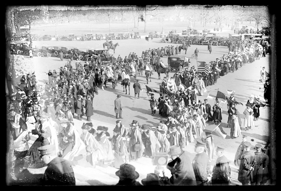 Suffragettes, (Washington, D.C.), 1917 LCCN2016851248