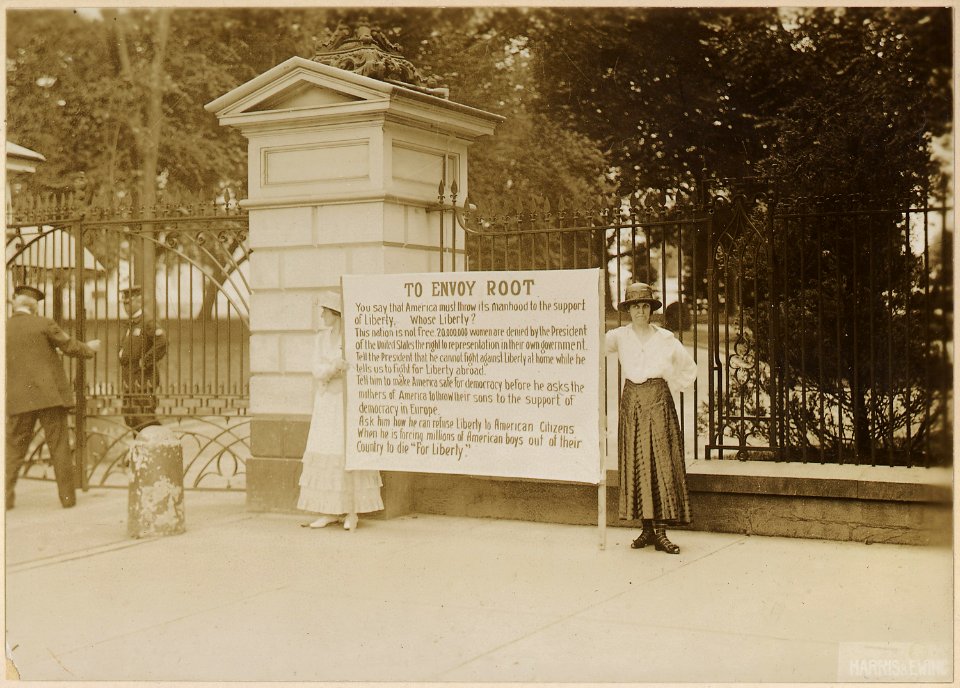 Suffragists picket White House. Banner posted in front of the White House, Washington . . . - NARA - 533782
