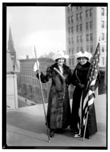 Suffragettes with flag LCCN2014690978 photo