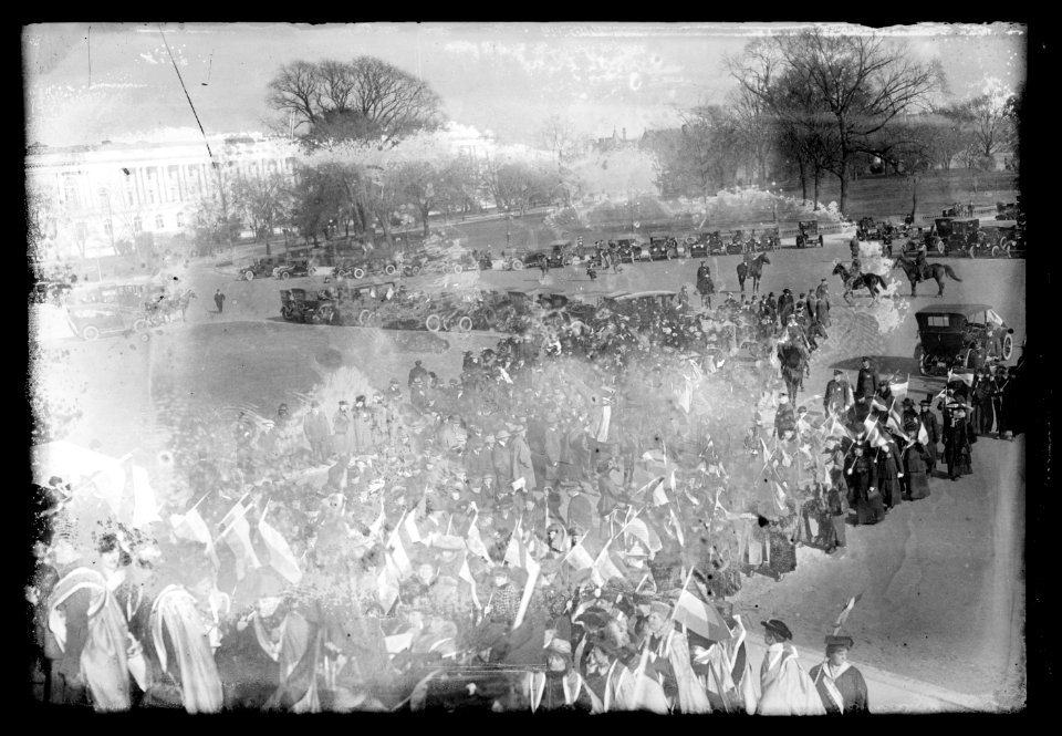 Suffragettes, (Washington, D.C.), 1917 LCCN2016851246
