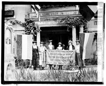 Suffragettes, 6-2-20 LCCN2016828058