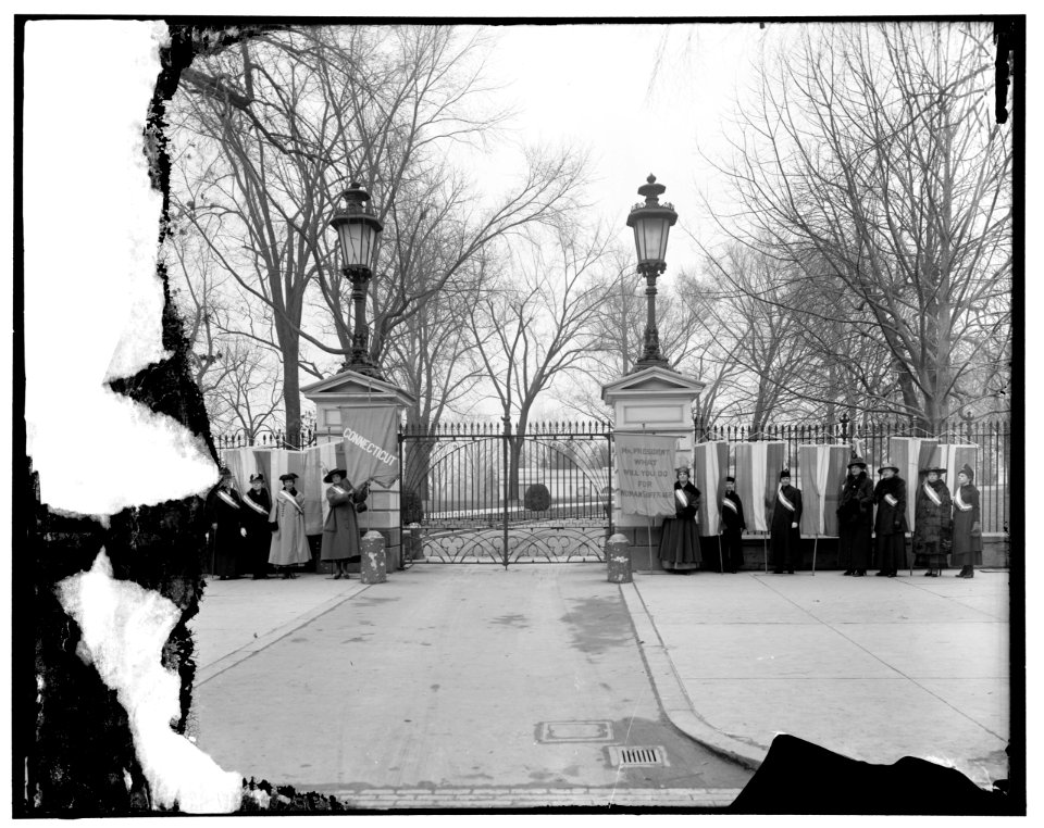 Suffragettes. Conn. Delegation LOC hec.13640
