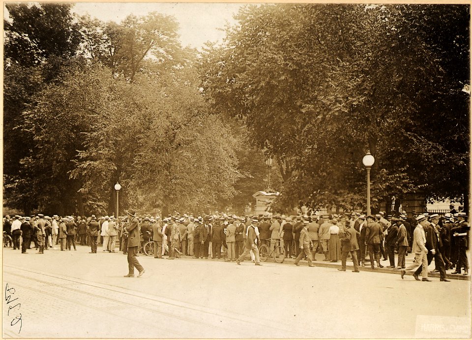 Suffragists picket the White House. Photo shows crowd outside the White House, Washington . . . - NARA - 533772