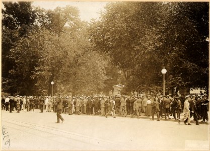 Suffragists picket the White House. Photo shows crowd outside the White House, Washington . . . - NARA - 533772