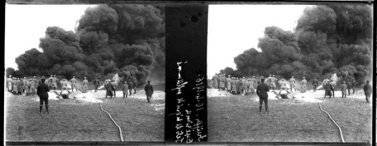 Suippes. Expériences. Jets de liquides enflammés - Fonds Berthelé - 49Fi560