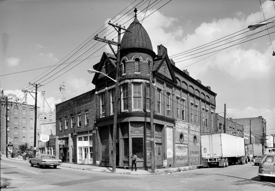 Sullivans-saloon-knox-habs-tn8