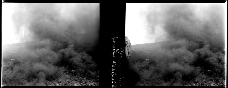 Suippes. 16-04-16. Jets de liquides enflammés - Fonds Berthelé - 49Fi546