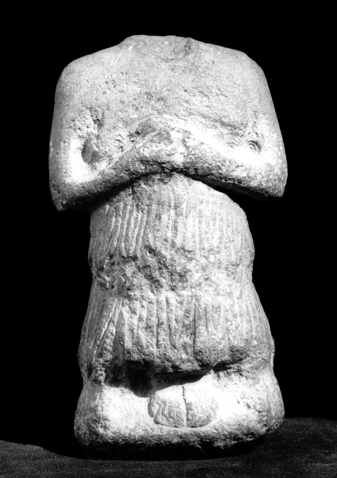 Sumerian - Headless Male Figures Wearing Kanaches - Walters 214