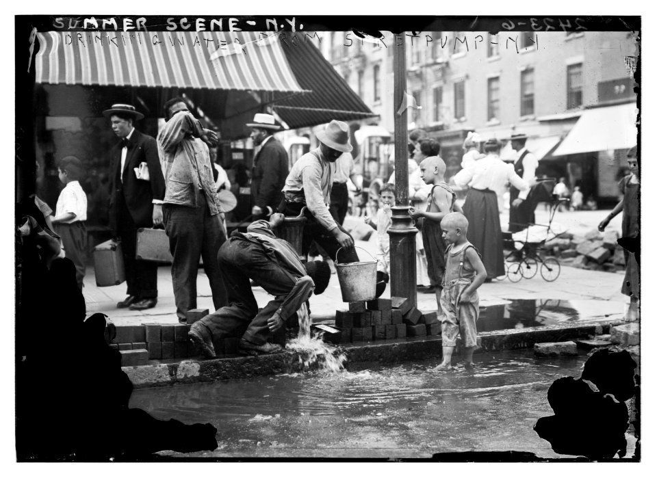 Summer scene, N.Y. - drinking water from street pump LCCN2014690605