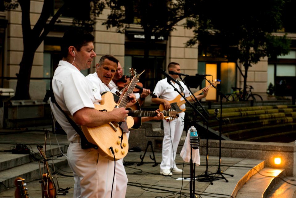 Summer Concert at U.S. Navy Memorial with Country Current (28004776140)