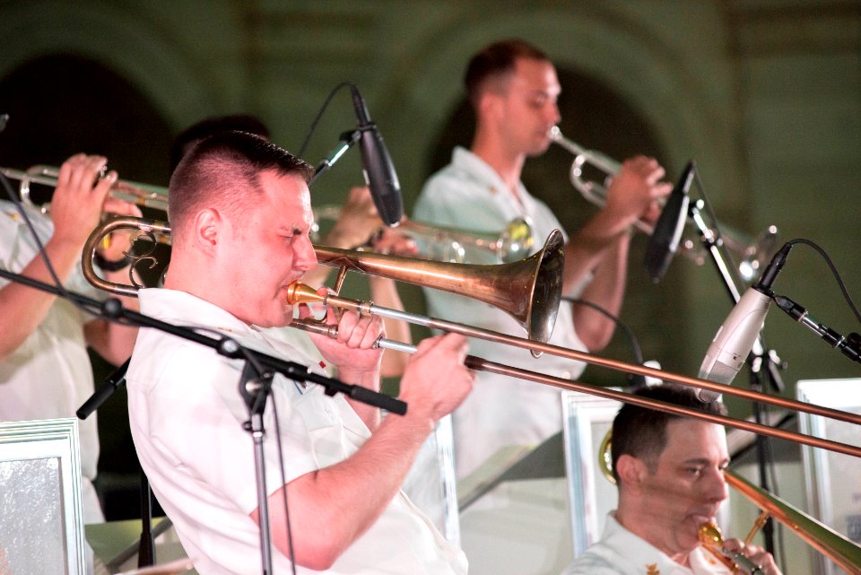 Summer Concert on Capitol steps with the Commodores (26913947884)