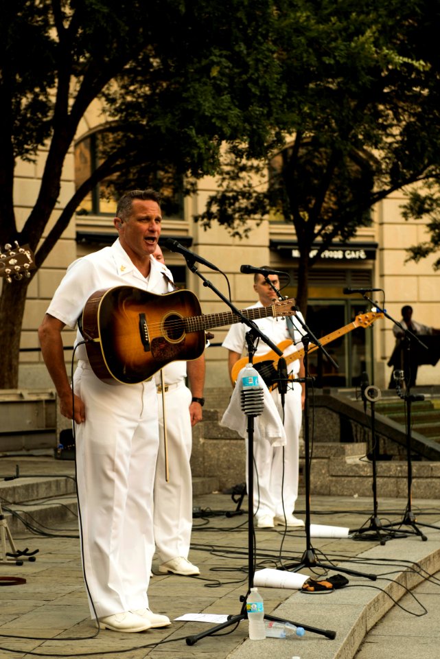 Summer Concert at U.S. Navy Memorial with Country Current (28004774840)