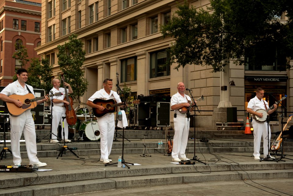 Summer Concert at U.S. Navy Memorial with Country Current (28004775160)