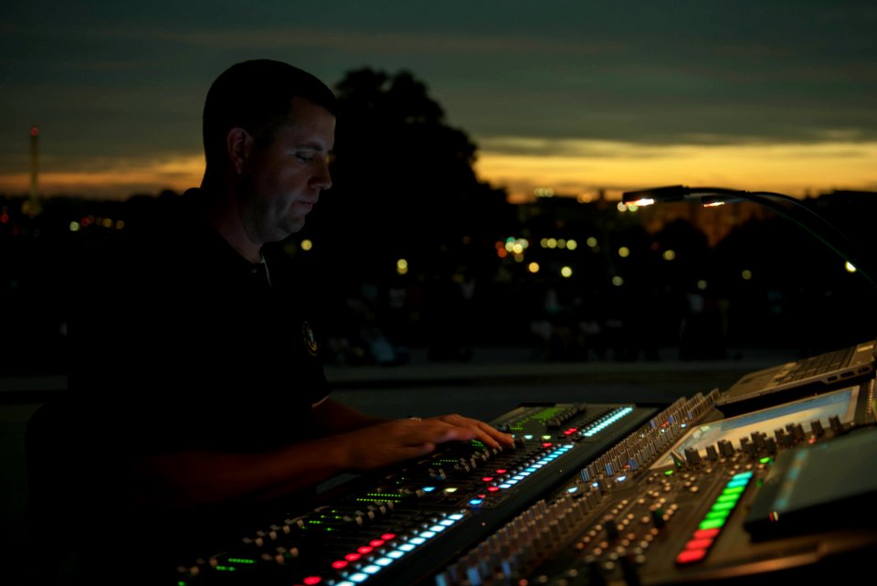 Summer Concert on Capitol steps with the Commodores (26913948564)